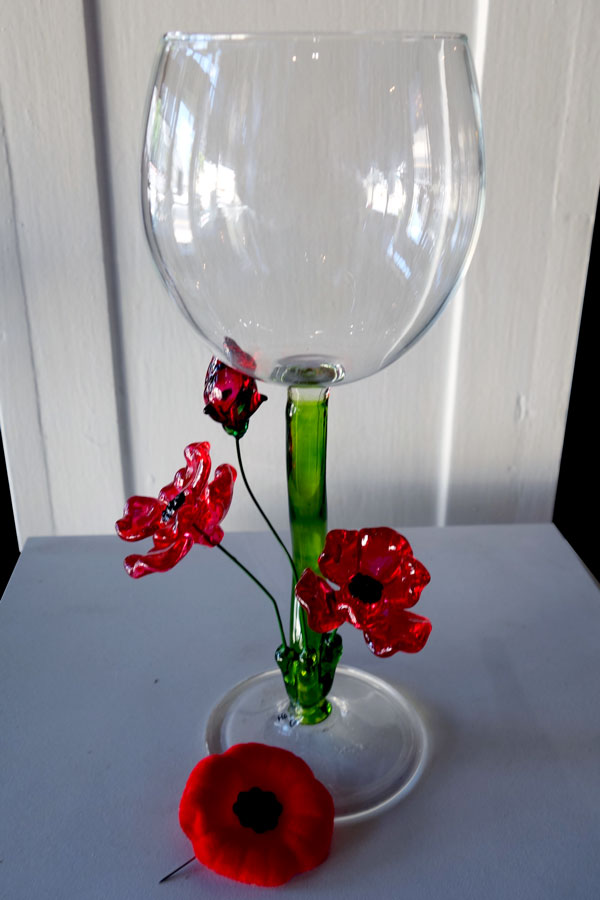 Red Poppy Wineglass